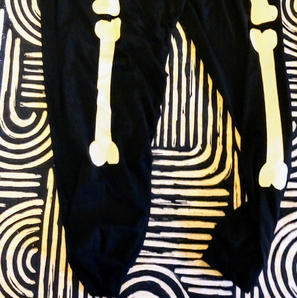 Celebrate It Black and White Glow In The Dark Skeleton Pajama Set - Picture 4 of 4